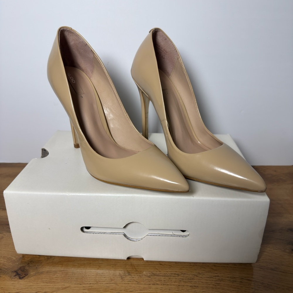 Aldo Beige Patent Leather Heels, Size 8 Retails $100 - Picture 2 of 4